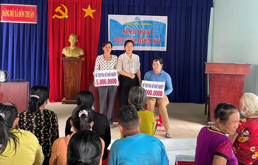 Hội LHPN xã Đôn Thuận ra mắt Mô hình 1+1 và 3 có 3 biết, trao vốn khởi nghiệp, tuyên truyền phòng chống ma túy