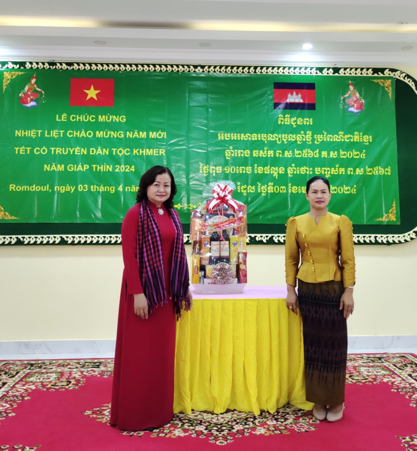 Châu Thành: Thăm, chúc tết cổ truyền dân tộc Khmer, quận Roudoul, Svaytheab, Romeeas Hack, tỉnh Svayrieng, Vương quốc Campuchia