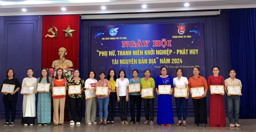 Thành phố: “Ngày hội Phụ nữ, Thanh niên khởi nghiệp – phát huy tài nguyên bản địa” năm 2024