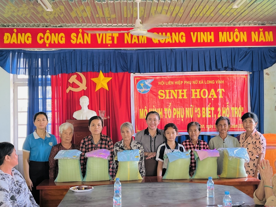 Long Vĩnh, Châu Thành: Sinh hoạt mô hình tổ phụ nữ “3 biết 2 hỗ trợ"