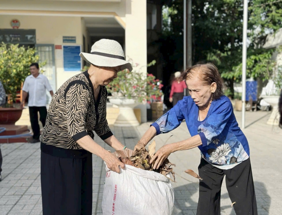 Cô Hồ Minh Tánh - gương mẫu thực hiện CVĐ “Xây dựng gia đình 5 không, 3 sạch”