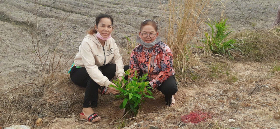 Tấm gương sáng trong xây dựng gia đình “5 không 3 sạch”