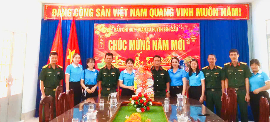 Hội LHPN huyện Bến Cầu: thăm và chúc tết Nguyên lãnh đạo hội qua các thời kỳ và các đơn vị LLVT trên địa bàn huyện