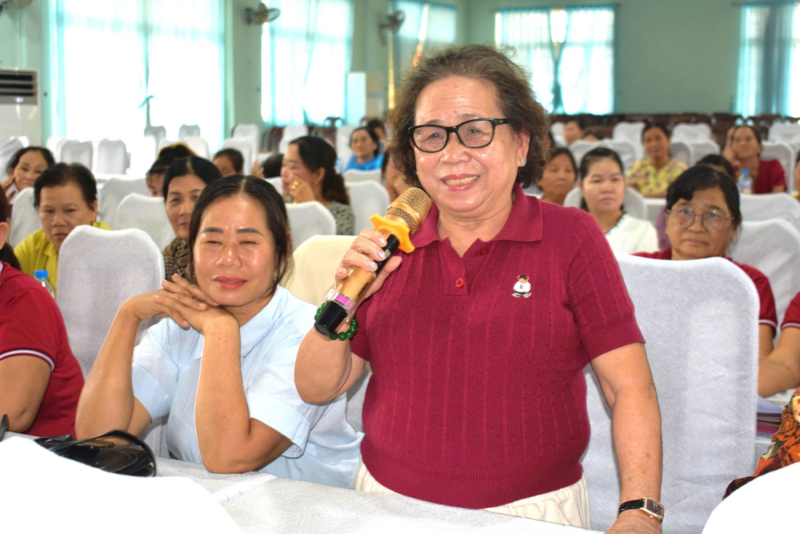 Phổ biến, tư vấn pháp luật cho cán bộ, hội viên phụ nữ và người dân