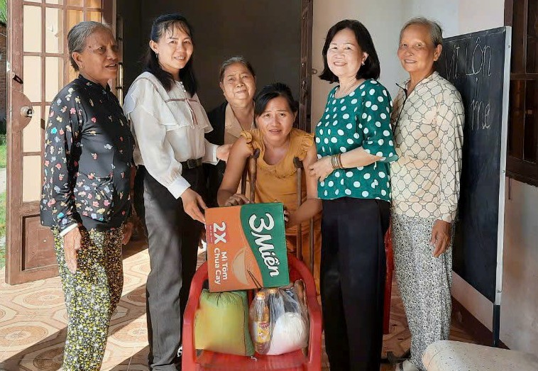 GƯƠNG PHỤ NỮ ĐIỂN HÌNH TIÊN TIẾN TRONG CÔNG TÁC  AN SINH XÃ HỘI
