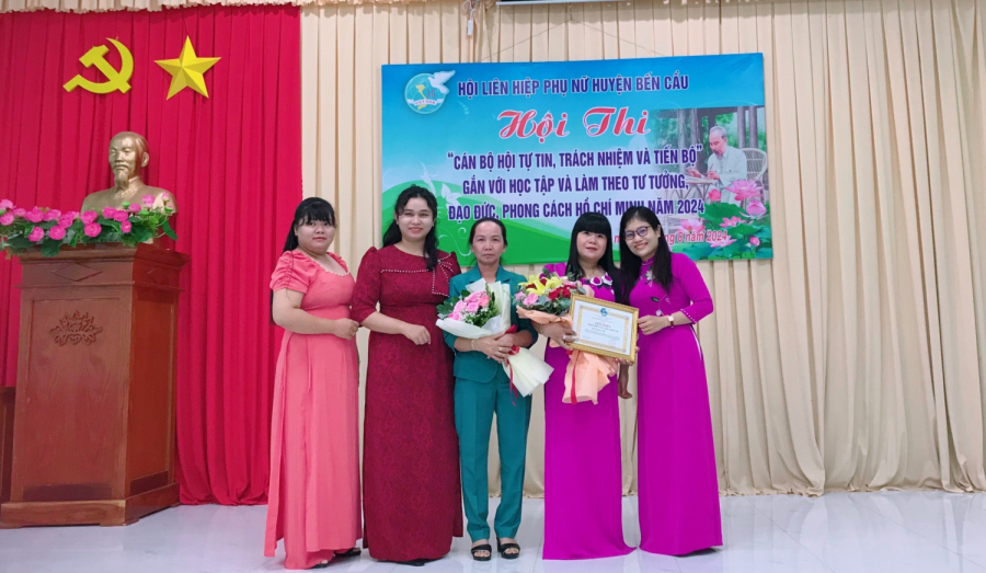 Phụ nữ Tây Ninh học và làm theo Bác bằng những việc làm cụ thể, thiết thực