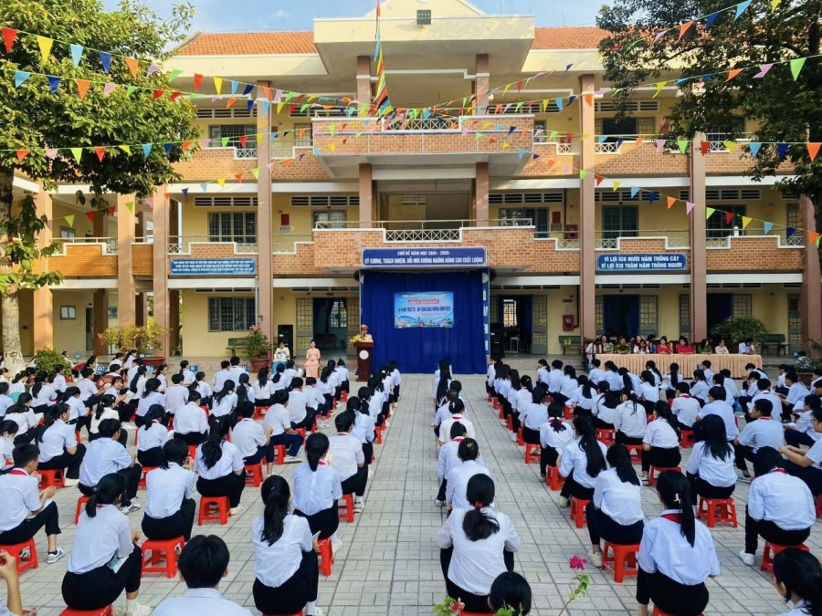Phụ nữ Tây Ninh tích cực tham gia xây dựng văn hóa giao thông an toàn