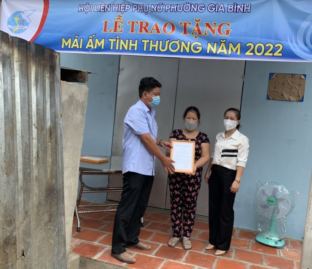 TRAO NHÀ “MÁI ẤM TÌNH THƯƠNG” CHO HỘI VIÊN,  PHỤ NỮ KHÓ KHĂN